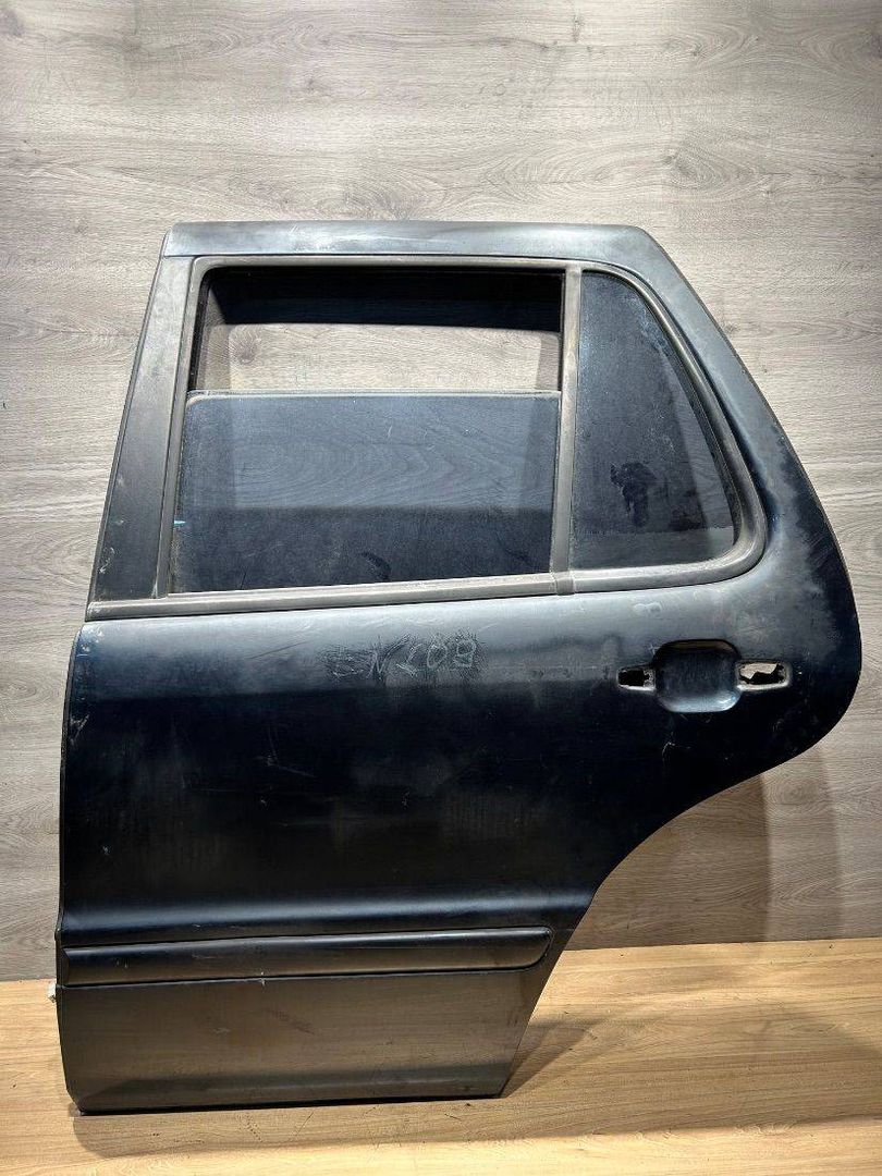 дверь задняя левая Mercedes-Benz M-Класс W163 2001, 2.7 л., дизель, АКПП, внедорожник 5 дв., полный привод