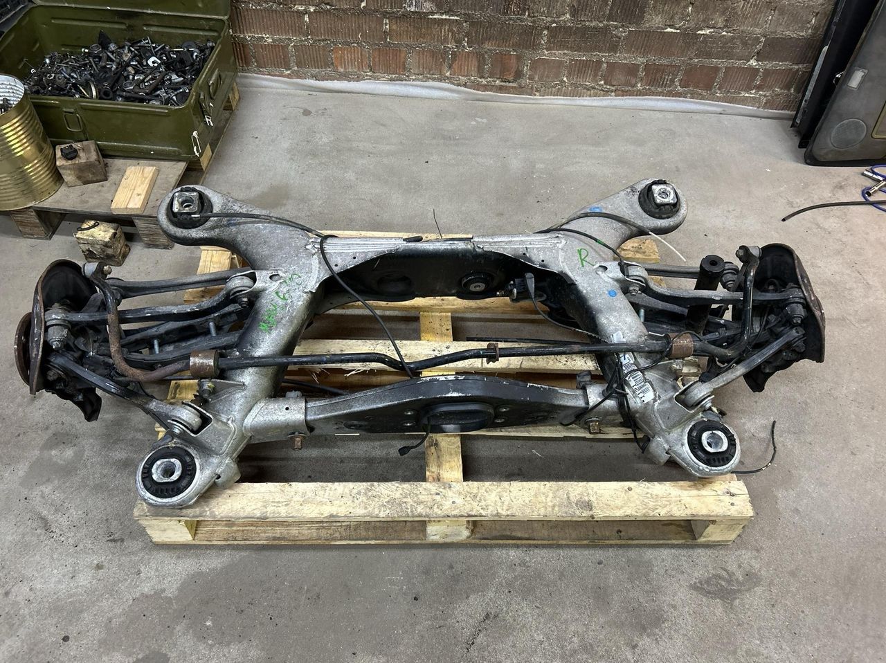 балка подвески задняя Mercedes-Benz E-Класс W211/S211 2005, 3.0 л., дизель, АКПП, универсал, задний привод - фото №1