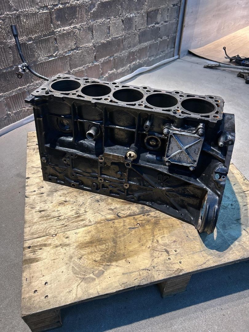 блок цилиндров Mercedes-Benz M-Класс W163 2001, 2.7 л., OM 612.983, дизель, АКПП, внедорожник 5 дв., задний привод, 6120110201, 612983300333 - фото №1