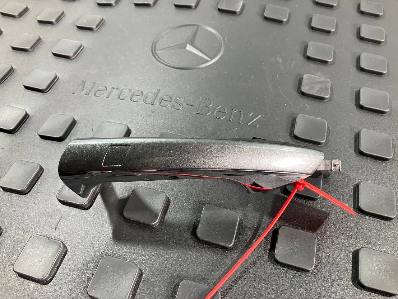 ручка наружная Mercedes-Benz GL-Класс X166 2015, 4.7 л., M 278.928, бензин, АКПП, внедорожник 5 дв., A2047600170 - фото №1