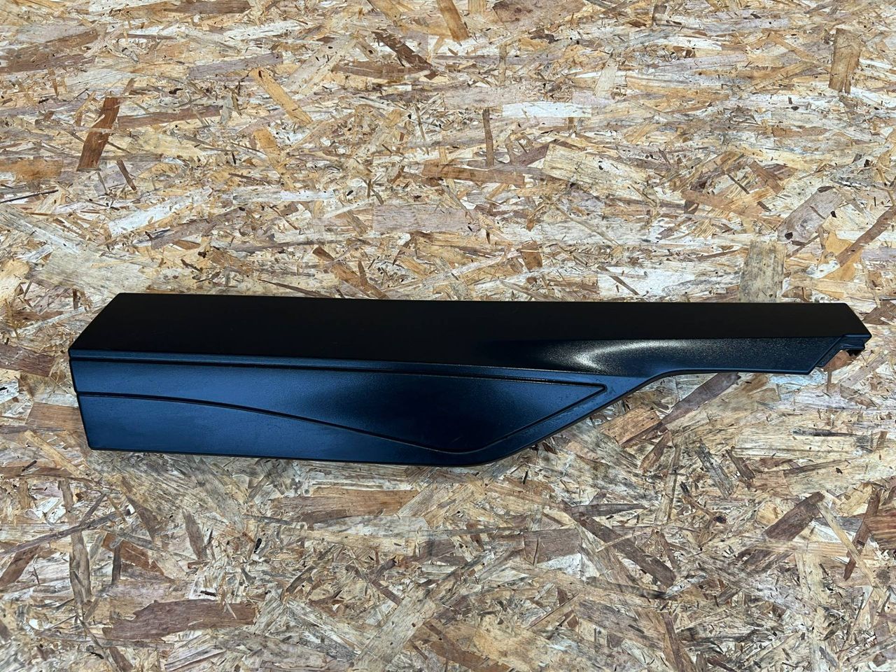 молдинг двери задней правой Nissan Rogue T33 2022, 1.5 л., KR15, бензин, АКПП, внедорожник 5 дв., 828706RR0A, 828706RR0A - фото №1