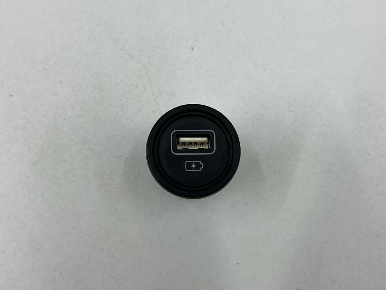 разъем AUX / USB Kia K5 3 поколение 2023, 1.6 л., бензин, АКПП, седан, передний привод, 96125L2200 - фото №1