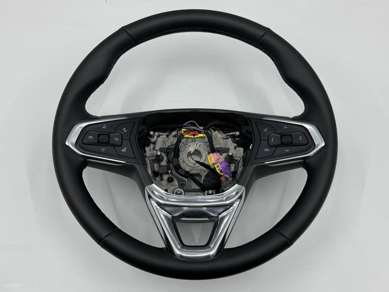руль Chevrolet Trax 2 поколение 2025, 1.2 л., бензин, вариатор, внедорожник 5 дв., передний привод, 60008087 - фото №1