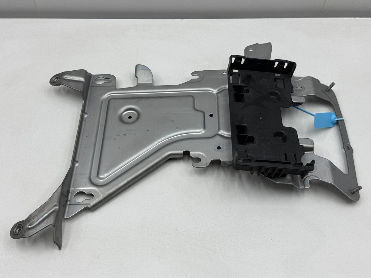 кронштейн (крепление) Mercedes-Benz EQS V297 2021, электро, АКПП, седан, A2975459800, A297451700 - фото №1