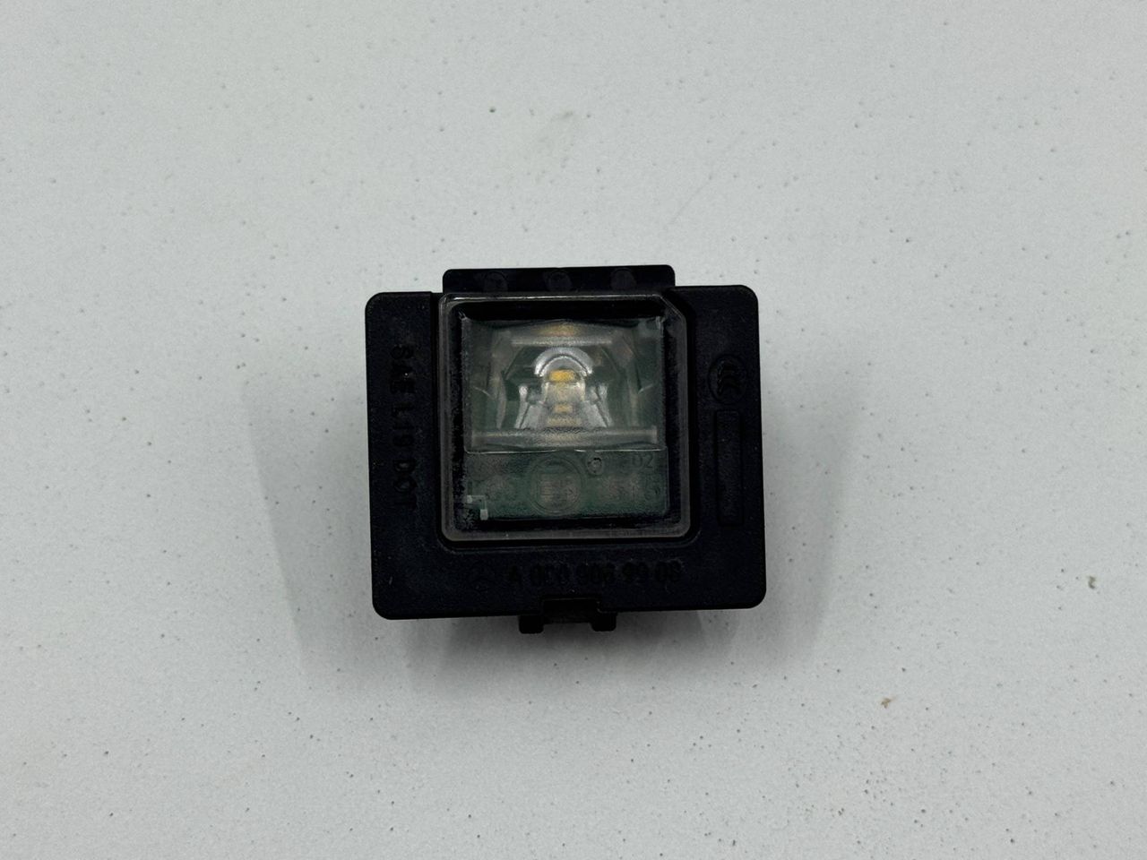 подсветка номера Mercedes-Benz EQS V297 2021, электро, АКПП, седан, A0009069908 - фото №1