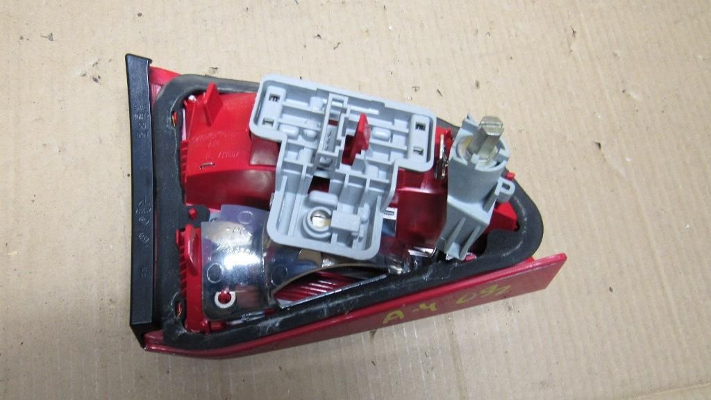 фонарь крышки багажника левый Audi A4 B8/8K 2009, 2.0 л., CAHA, дизель, АКПП, универсал