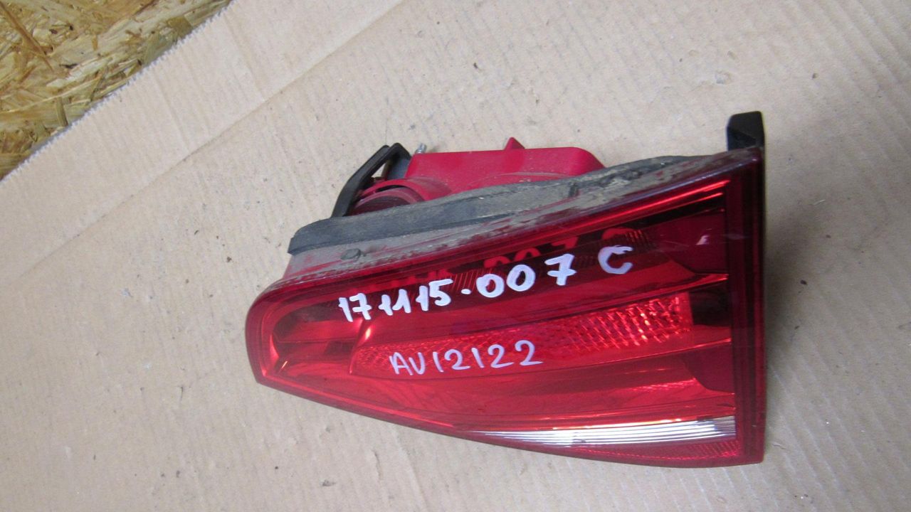 фонарь крышки багажника правый Audi A4 B8/8K 2009, 2.0 л., CAHA, дизель, АКПП, седан