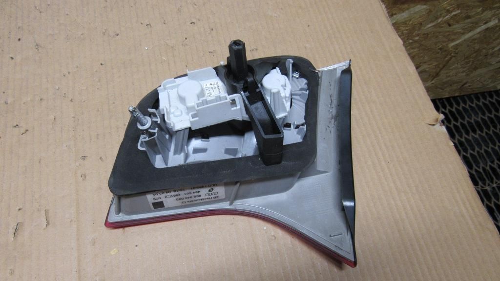 фонарь крышки багажника левый Audi A4 B7 2006, 1.6 л., ALZ, бензин, АКПП, универсал, 8E9945093