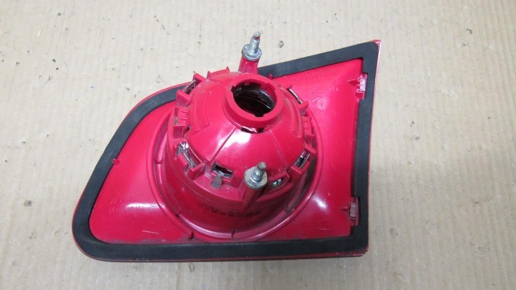 фонарь крышки багажника левый Volkswagen Passat B6 2006, 1.6 л., BLF, бензин, АКПП, универсал, 3C9945093