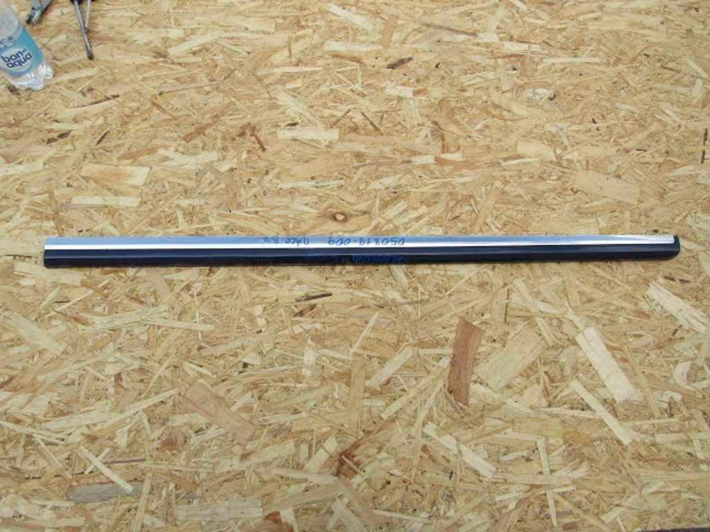 молдинг двери передней правой Volkswagen Passat B7 2012, 1.6 л., дизель, АКПП, седан, 3AA854940