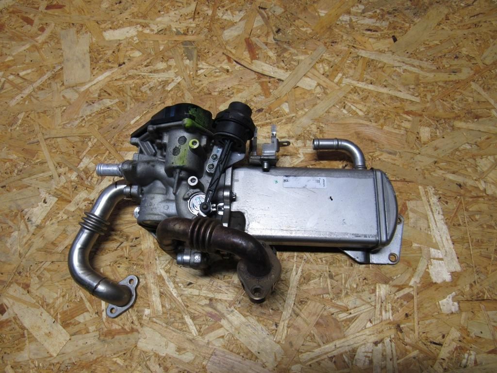 охладитель EGR / Радиатор EGR Audi Q5 8R 2010, 2.0 л., дизель, внедорожник 5 дв., 03L131512