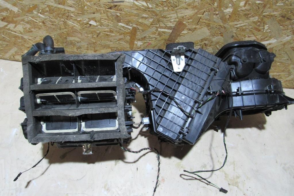 отопитель в сборе (печка) Volkswagen Touareg 2 поколение 2011, 3.0 л., дизель, внедорожник 5 дв.