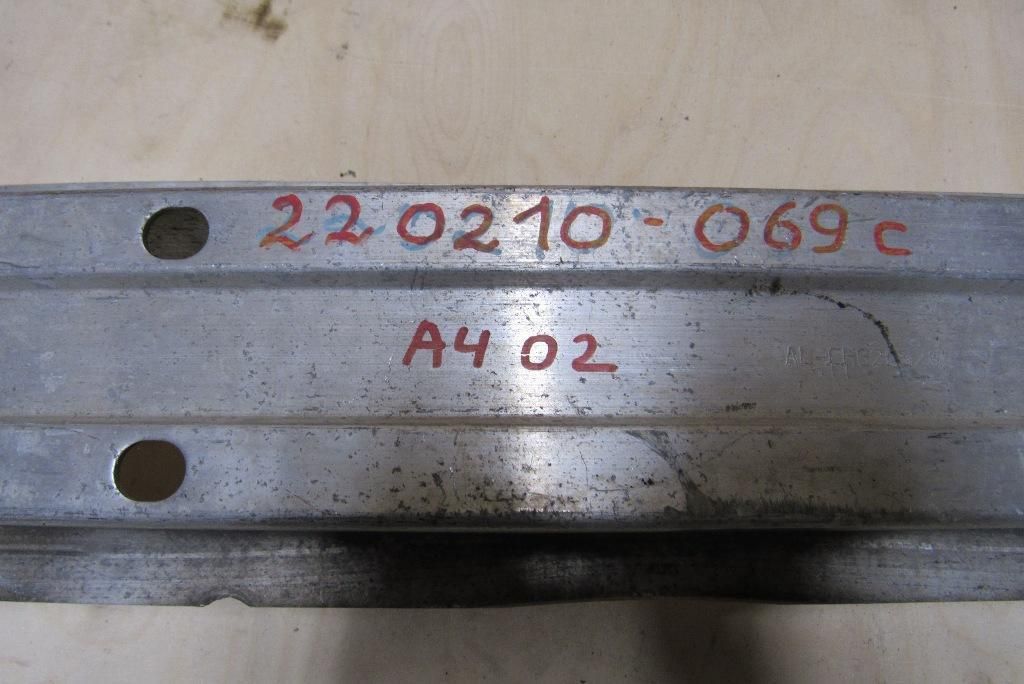 усилитель бампера переднего Audi A4 B6 2002, 1.8 л., AVJ, бензин, седан