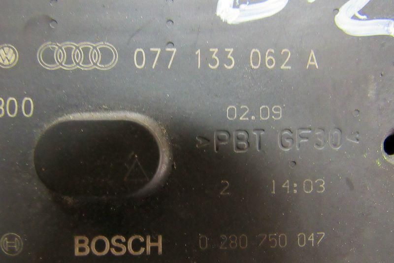 заслонка дроссельная Audi A8 D2/4D 1994, 4.2 л., бензин, седан, 077133062A