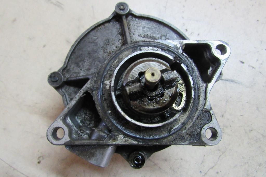насос вакуумный Audi A6 4B/C5 [рестайлинг] 2001, 2.5 л., AYM, дизель, седан, 057145100C