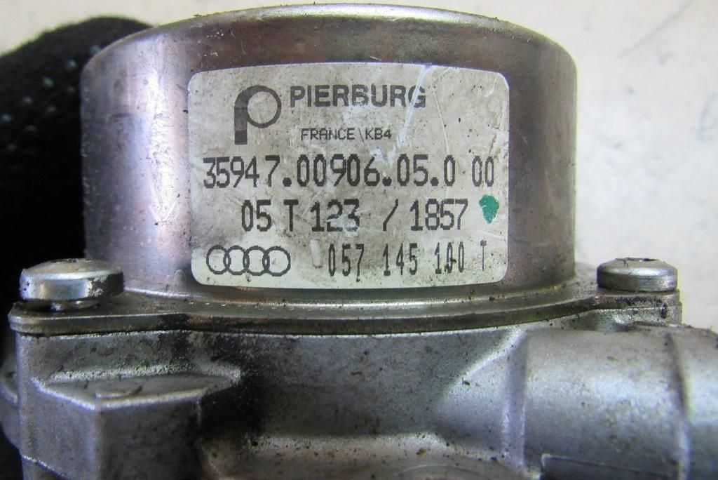 насос вакуумный Audi A8 D3/4E 2003, 3.0 л., BNG, дизель, седан, 057145100T