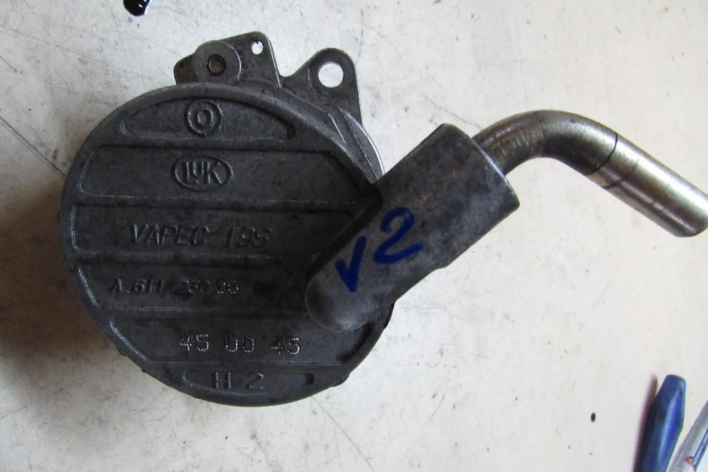 насос вакуумный Mercedes-Benz E-Класс W210/S210 1998, 2.2 л., OM 611.961, дизель, седан, A6112300065