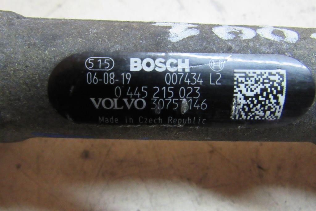топливная рампа Volvo XC90 1 поколение 2002, 2.5 л., бензин, универсал, 30757146