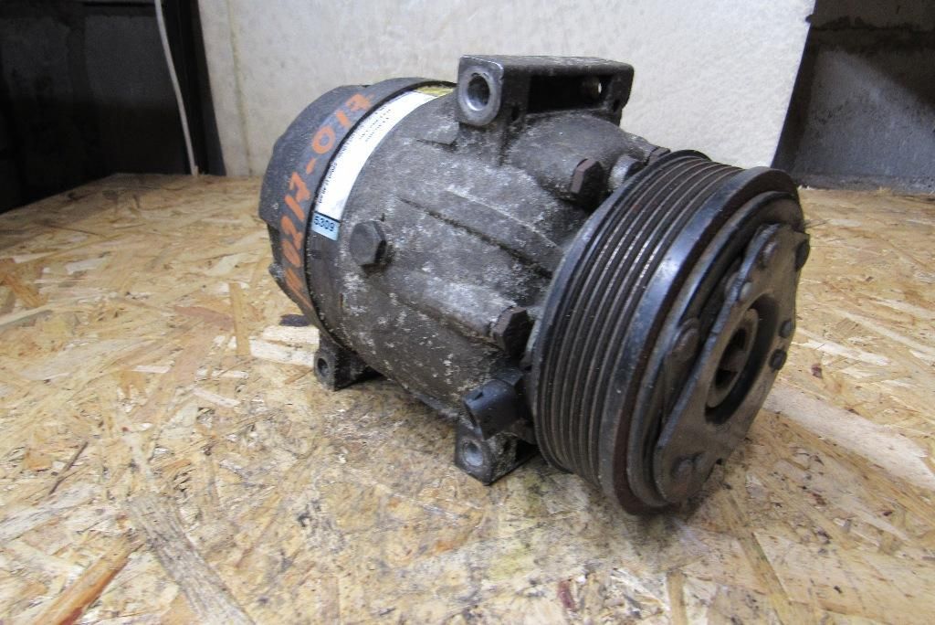 компрессор кондиционера Renault Megane 1 поколение 1997, 1.9 л., F8Q 790, дизель, минивэн, 7700105765