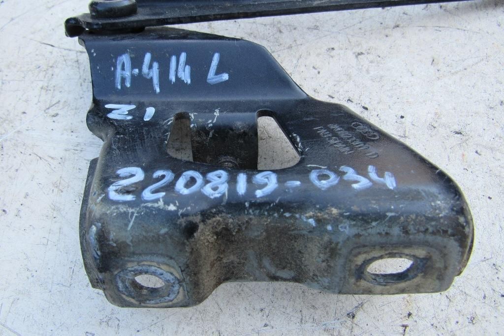 петля капота левая Audi A4 B8/8K 2008, 1.8 л., бензин, седан, 8K0823301D