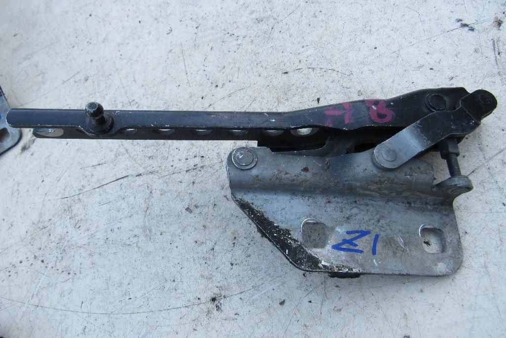 петля капота левая Audi A8 D3/4E 2003, 3.0 л., ASB, дизель, седан, 4E0823301E