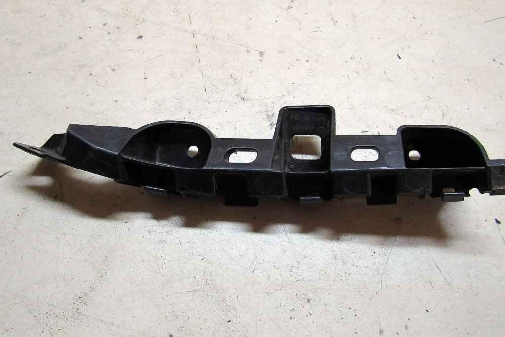 Крепление бампера переднего Volkswagen Passat B7 2011, 2.0 л., дизель, седан, 3AA807183