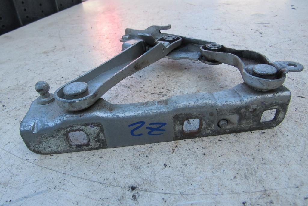 петля капота правая Mercedes-Benz S-Класс W220 2002, 3.2 л., OM 648.960, дизель, седан, A2208800228
