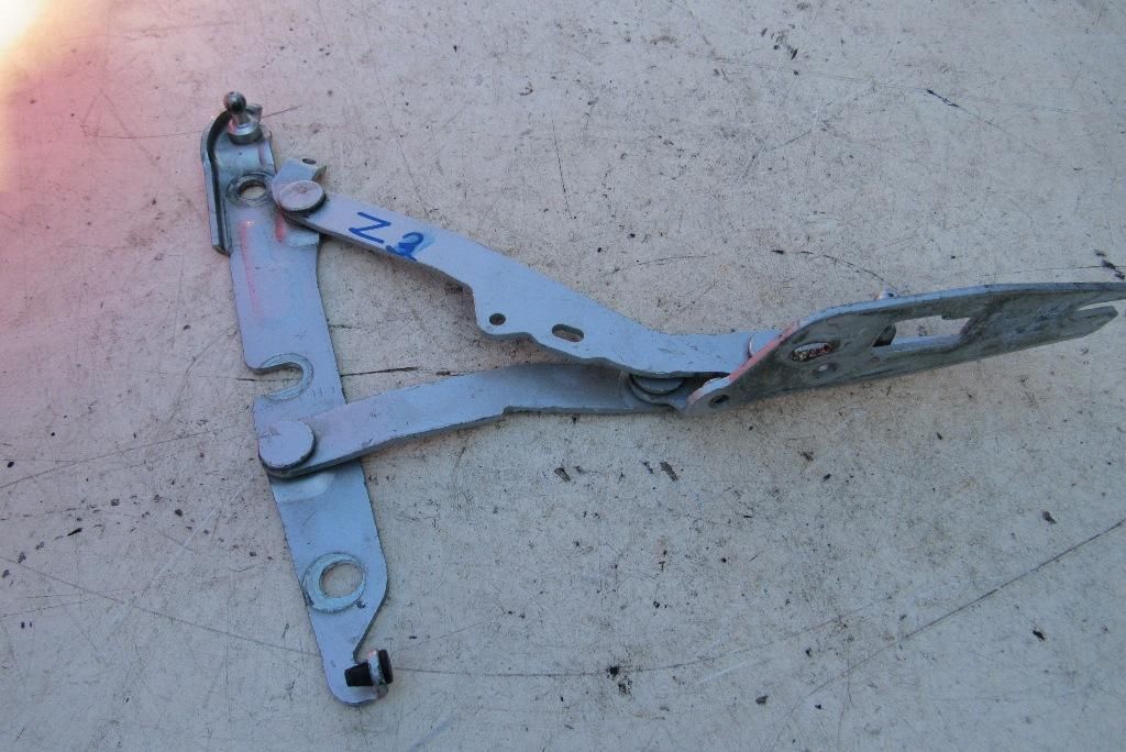 петля крышки багажника Audi A6 4F/C6 2004, 2.0 л., дизель, седан, 4F5827301