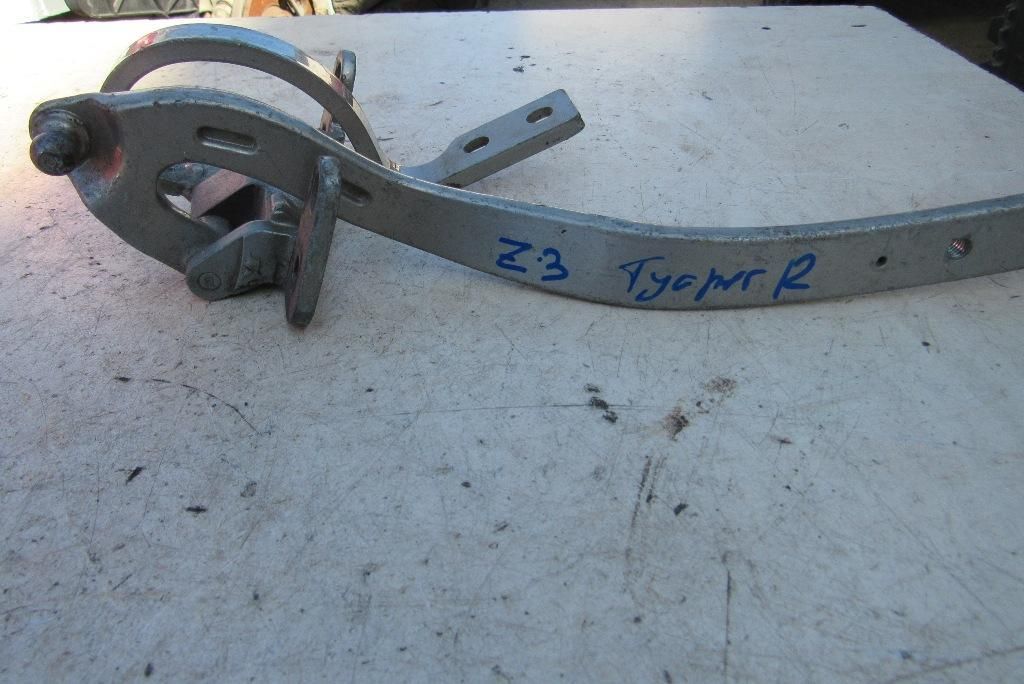 петля крышки багажника Volkswagen Touareg 1 поколение 2006, 3.0 л., дизель, внедорожник 5 дв., 7L6537302C