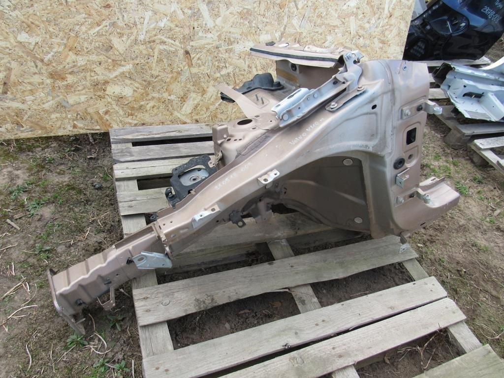 четверть передняя левая Volvo V40 2 поколение 2012, 2.0 л., D 5204 T4, дизель, хетчбэк 5 дв.