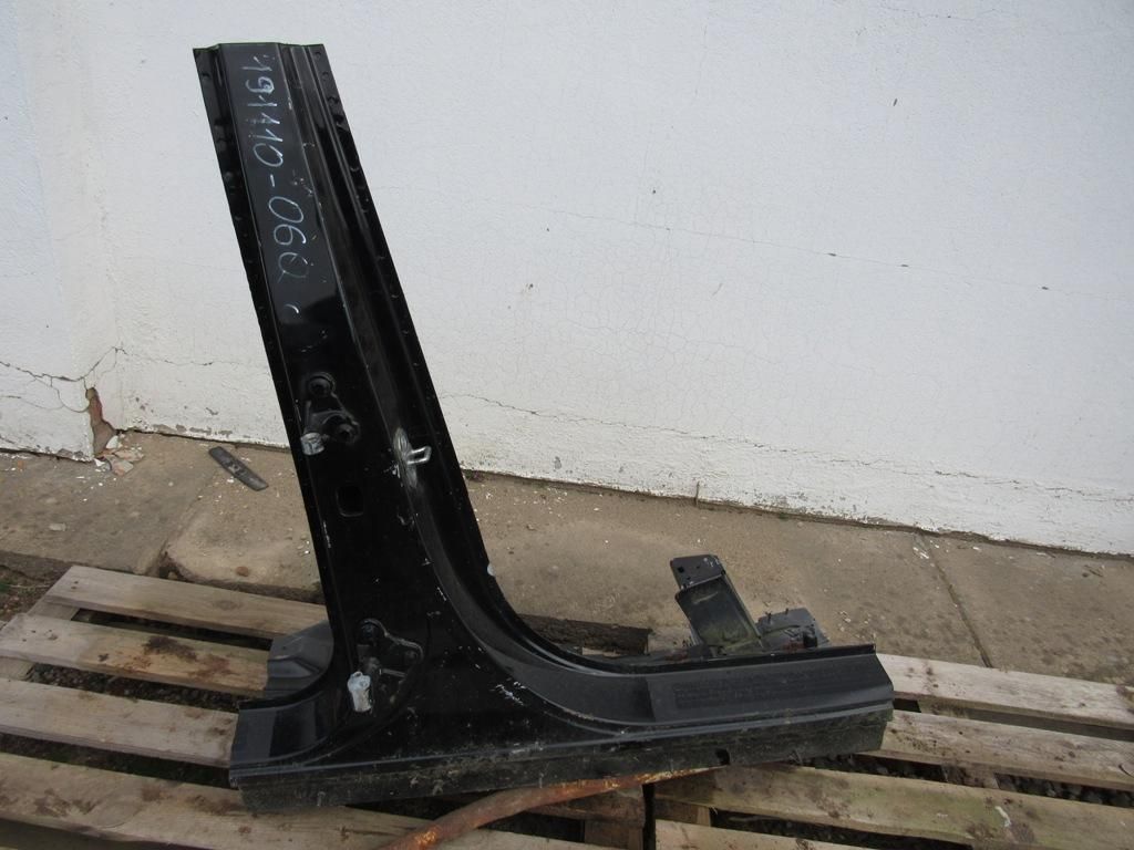 Стойка кузовная центральная правая Mercedes-Benz M-Класс W164 2005, 3.0 л., OM 642.940, дизель, внедорожник 5 дв.