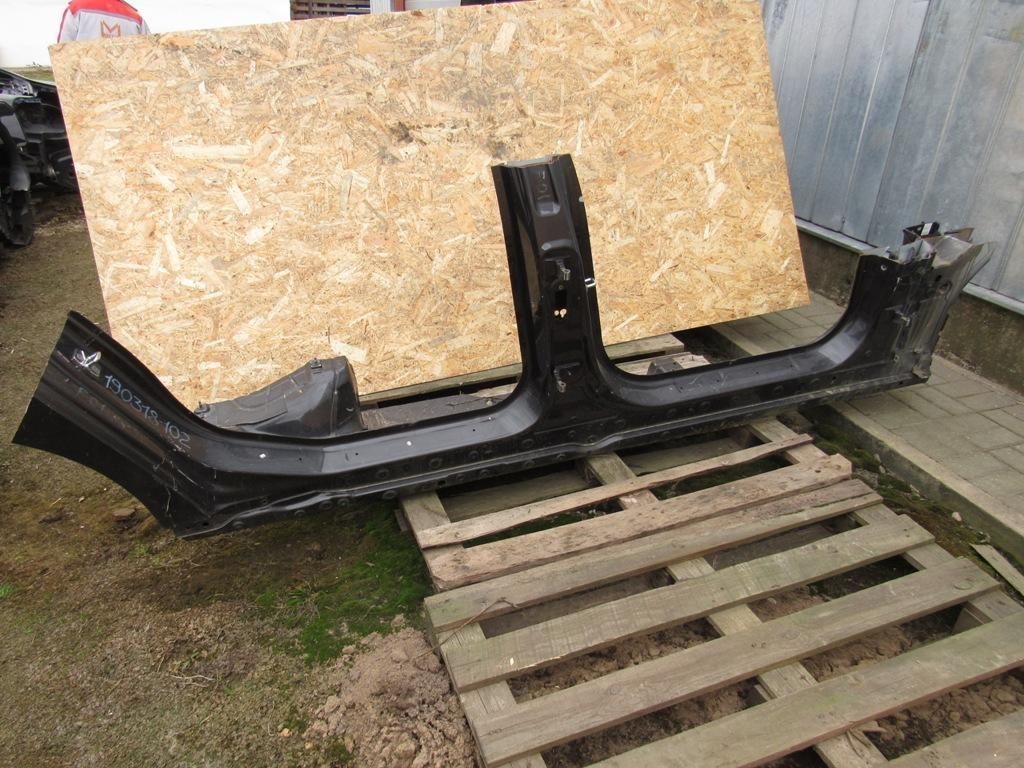 Стойка кузовная центральная правая BMW 7 серия F01/F02 2011, 3.0 л., N57 D30 A, дизель, седан