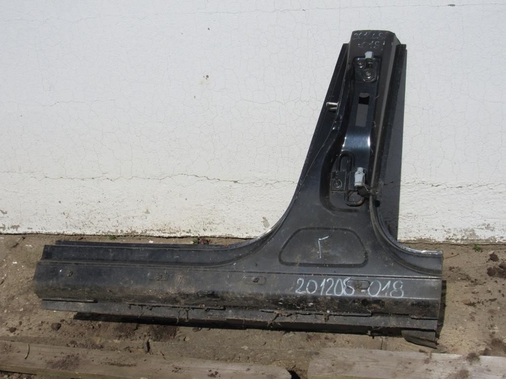 Стойка кузовная центральная левая Mercedes-Benz G-Класс W463 1990, 3.0 л., M 103.987, бензин, внедорожник 5 дв.