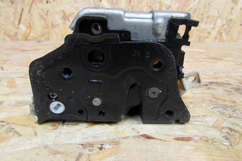 замок двери передней правой Audi A4 B8/8K 2008, 2.0 л., CAHA, дизель, седан, 8J1837016C
