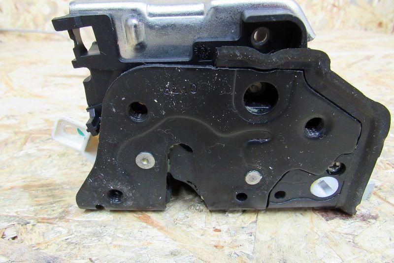 замок двери задней левой Audi A4 B8/8K 2008, 3.2 л., CALA, бензин, седан, 8K0839015C