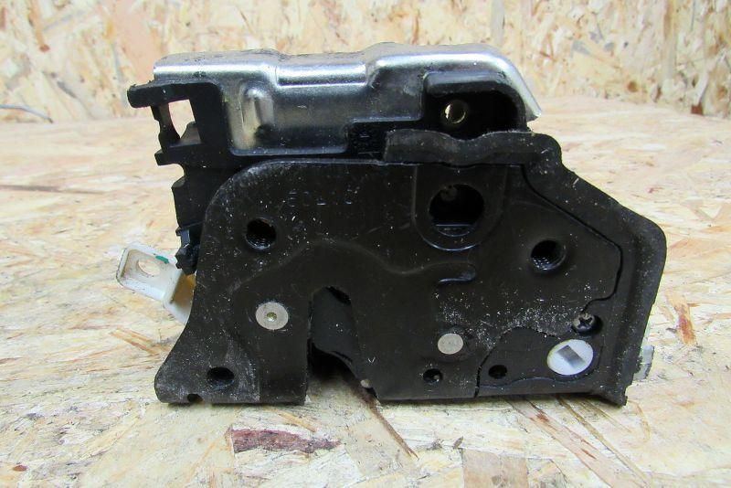 замок двери задней левой Audi A4 B8/8K 2008, 3.2 л., CALA, бензин, седан, 8K0839015C