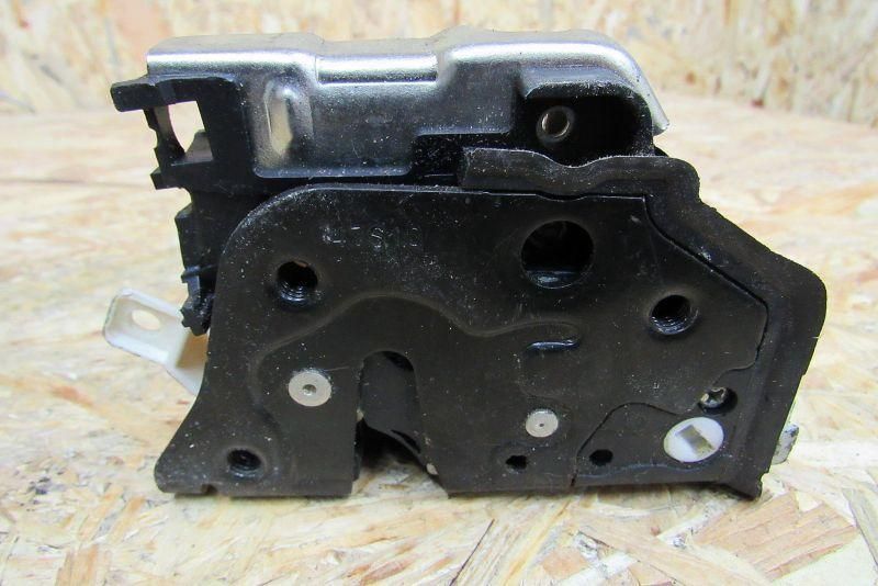 замок двери задней левой Audi A4 B8/8K 2008, 3.2 л., CALA, бензин, седан, 8K0839015C