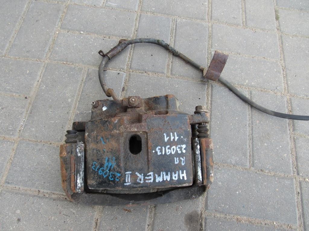 суппорт передний правый Hummer H2 1 поколение 2004, 6.0 л., LQ4, бензин, внедорожник 5 дв.