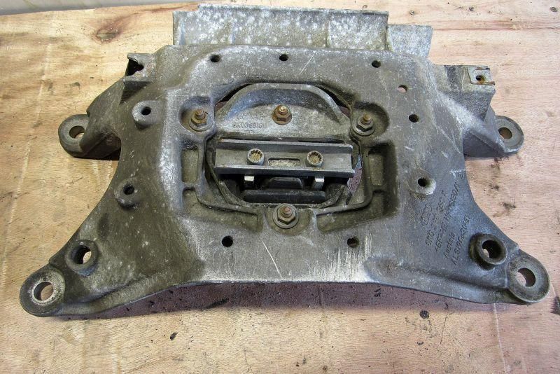 кронштейн КПП Audi A4 B8/8K 2007, 1.8 л., бензин, седан, 8K0399151.8K0399263K
