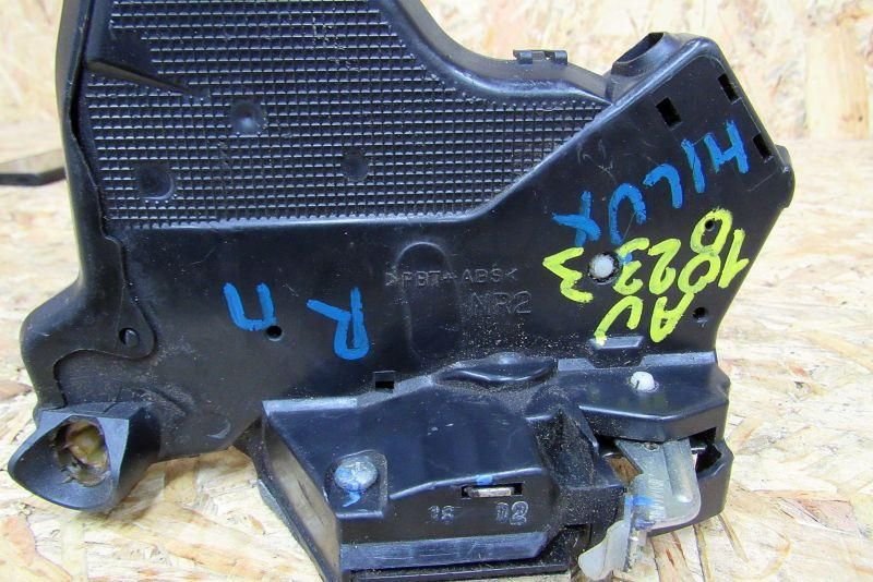 замок двери передней правой Toyota Hilux 7 поколение 2005, 2.5 л., 2KD-FTV, дизель, пикап