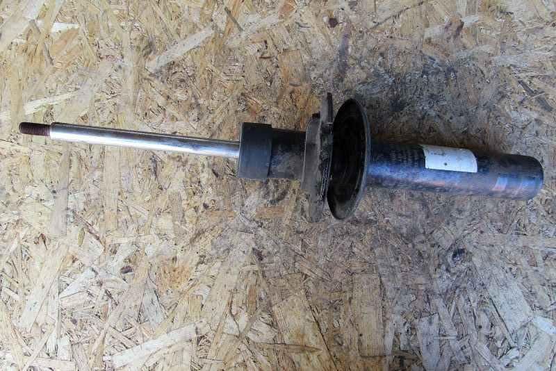 амортизатор передний левый Audi A4 B8/8K 2008, 2.0 л., CAHA, дизель, седан, 8K0413031BG