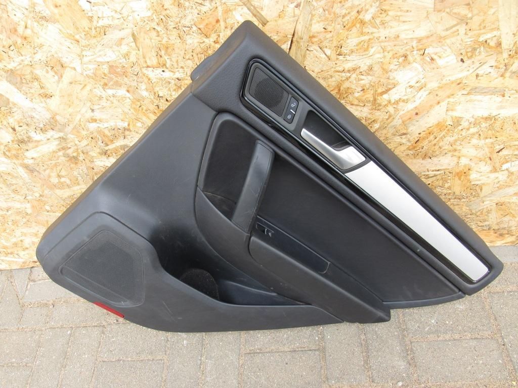 обшивка двери задняя правая Volkswagen Touareg 2 поколение 2011, 3.0 л., дизель, внедорожник 5 дв., 7P6867216