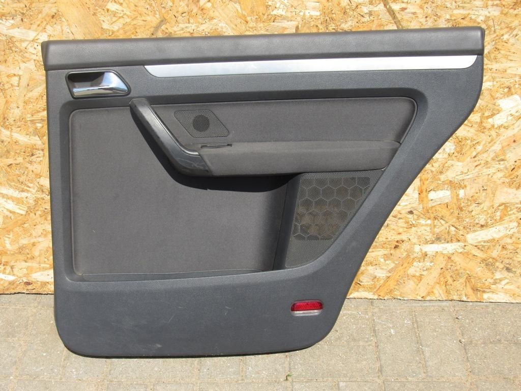 обшивка двери задняя правая Volkswagen Touran 1 поколение 2004, 1.9 л., дизель, минивэн, 1T0867212023