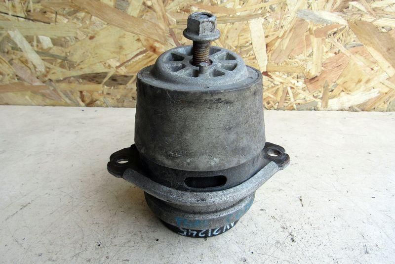 подушка крепления двигателя Volkswagen Touareg 1 поколение 2002, 5.0 л., дизель, внедорожник 5 дв., 7L6199131