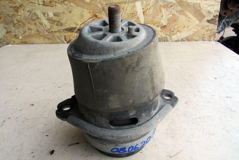 подушка крепления двигателя Volkswagen Touareg 1 поколение 2002, 5.0 л., дизель, внедорожник 5 дв., 7L8199131B