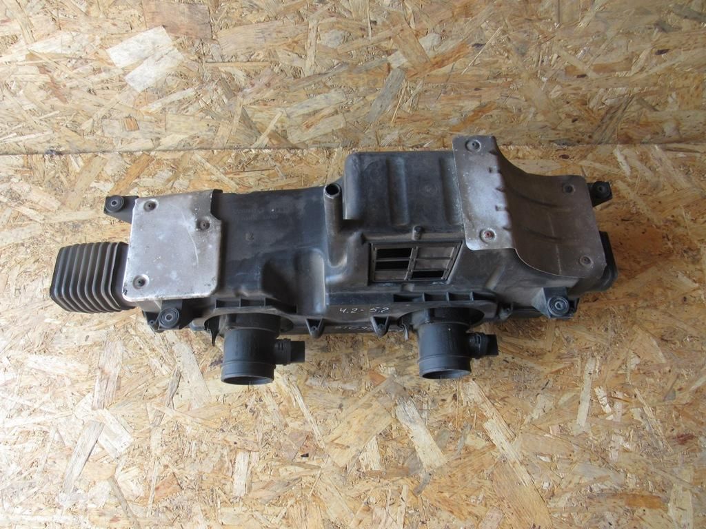 корпус воздушного фильтра Audi R8 42 2007, 4.2 л., BYH, бензин, купе, 420133837