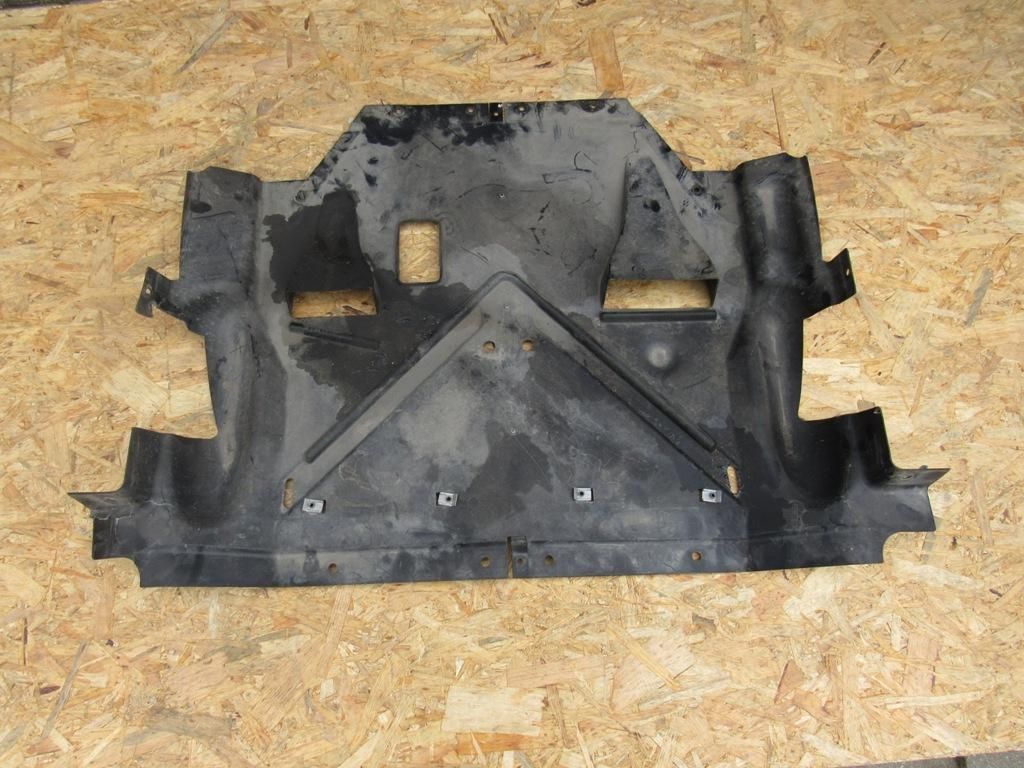 защита двигателя Audi R8 42 2007, 4.2 л., BYH, бензин, купе, 420825205B