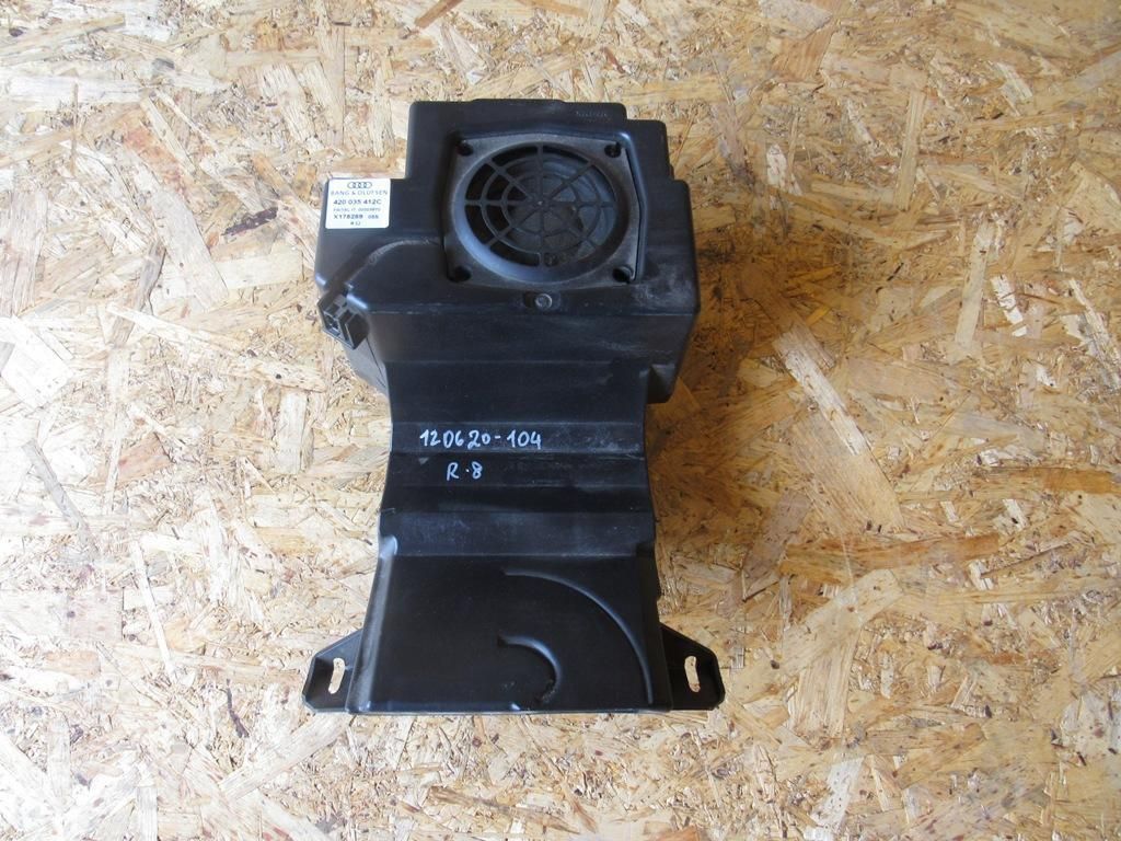 сабвуфер Audi R8 42 2007, 4.2 л., BYH, бензин, купе, 420035412C