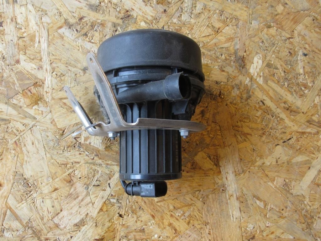 насос продувки катализатора Audi R8 42 2007, 4.2 л., BYH, бензин, купе, 420906601