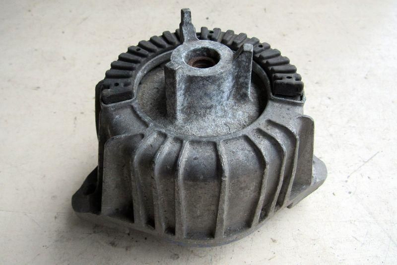 подушка крепления двигателя Mercedes-Benz C-Класс W204/S204 2007, 1.8 л., M 271.820, бензин, седан, 2042400317